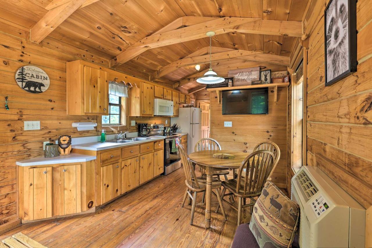 Quaint Log Cabin With Views Near West Jefferson Warrensville Bagian luar foto