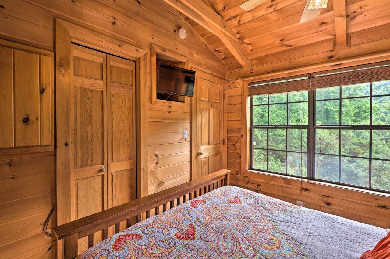 Quaint Log Cabin With Views Near West Jefferson Warrensville Bagian luar foto